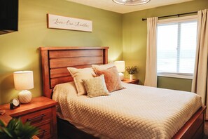 8 bedrooms, desk, iron/ironing board, free WiFi