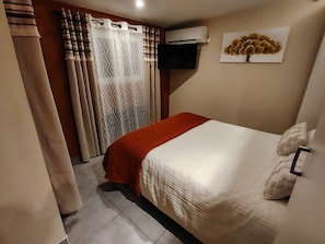 1 chambre, fer et planche à repasser, lit parapluie, Wi-Fi gratuit