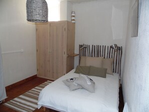 1 bedroom, iron/ironing board, WiFi, bed sheets - LARGE STUDIO WITH LA COUARDE (La Couarde-sur-Mer)