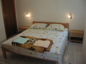 1 室のベッドルーム、WiFi (無料)、ベッドシーツ