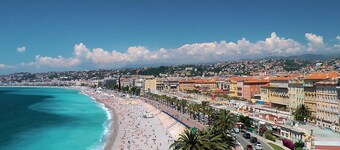 Apt. 5 people Antibes July quiet, shady park, sea, swimming pool