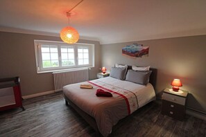 4 habitaciones, tabla de planchar con plancha y wifi gratis