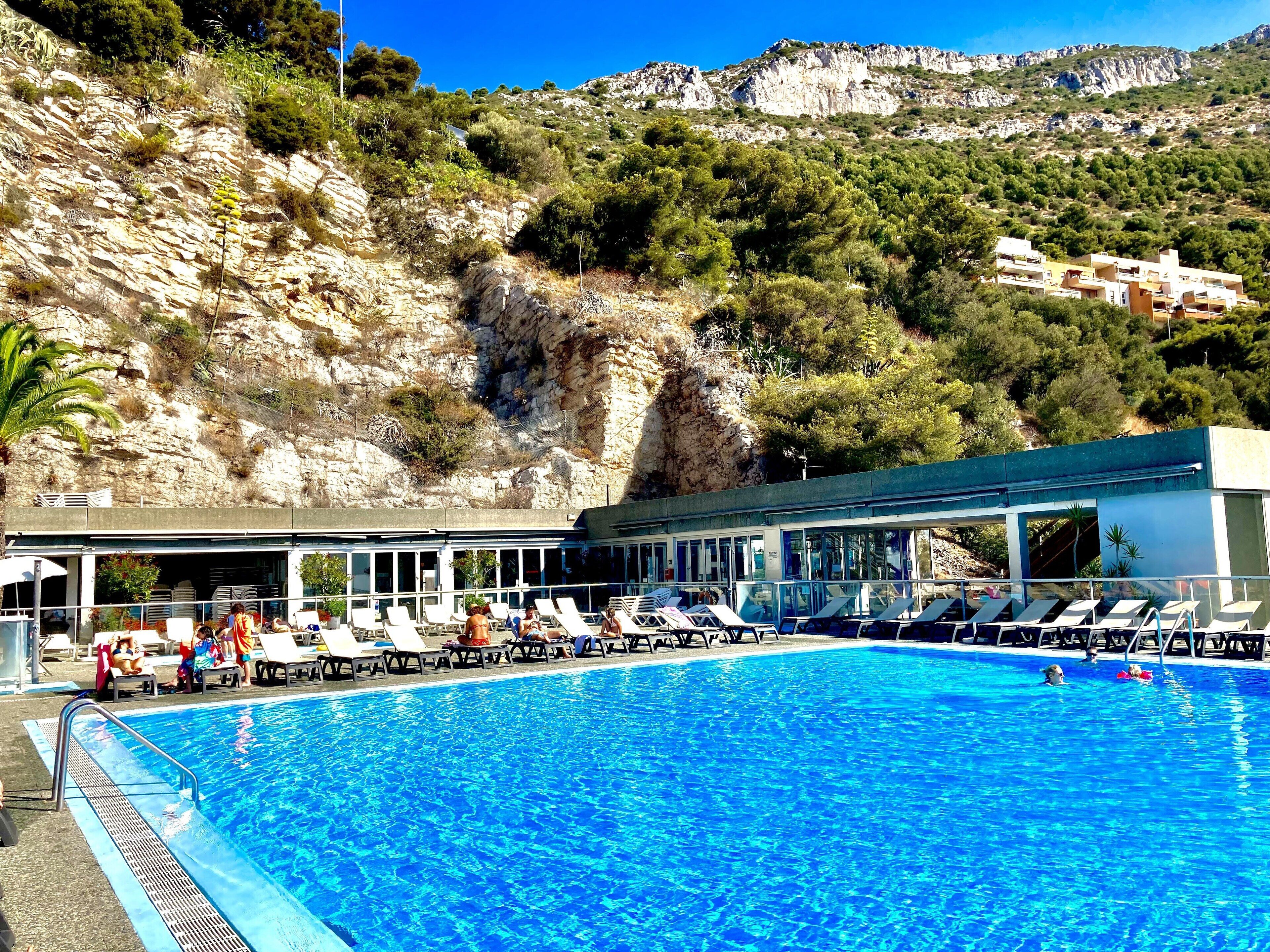 La piscine de 15 par 15 une des plus grandes piscines privées 