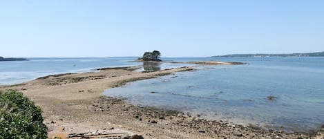 Plage à proximité, chaises longues