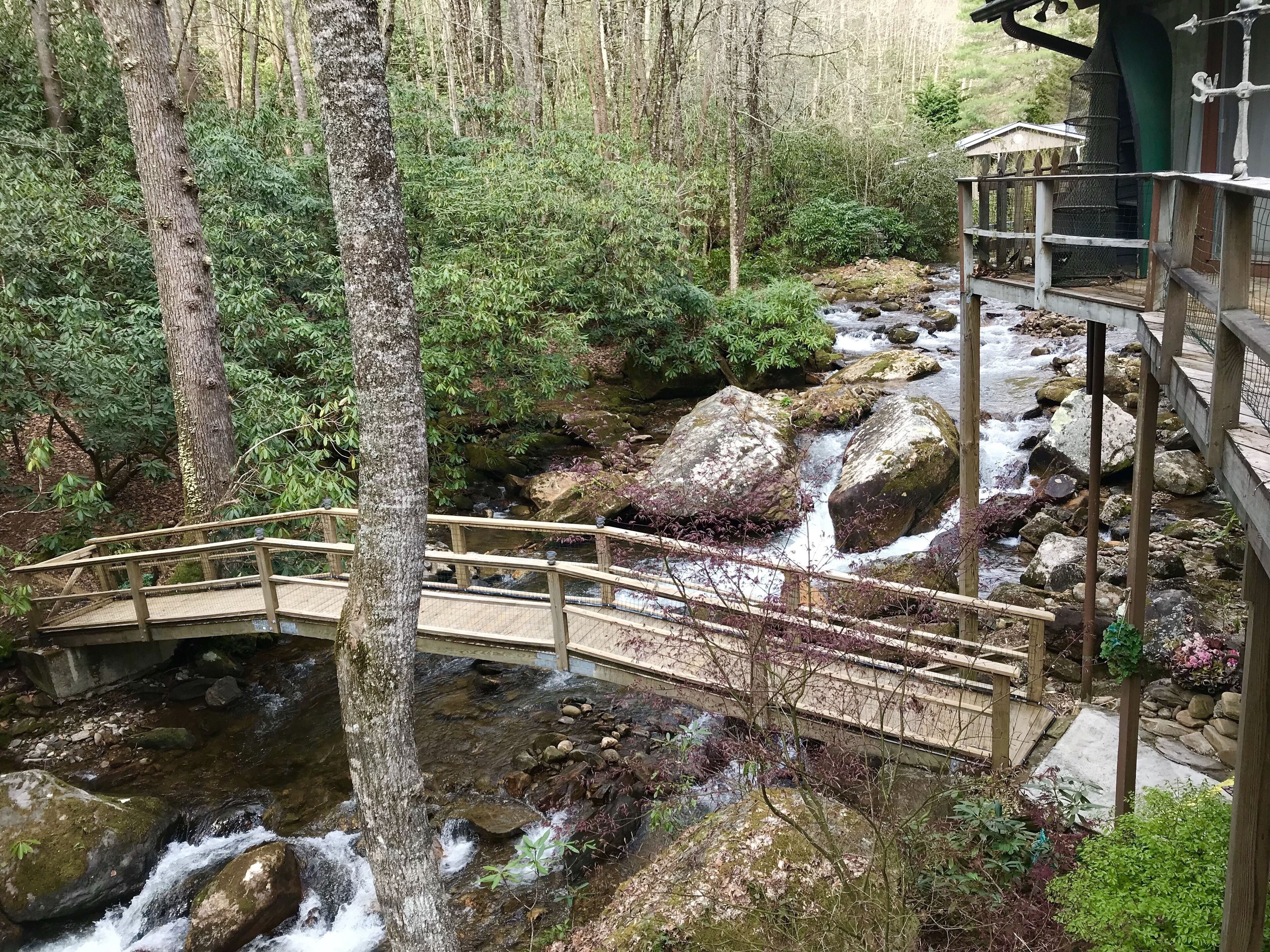 Wow!  Riverfront Home Overlooking Waterfalls! Privacy and WiFi!