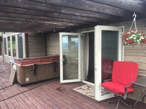 Terrace/patio - Stunning Post and Beam Home with the best views in the valley, wheelchair acc. (Penticton)