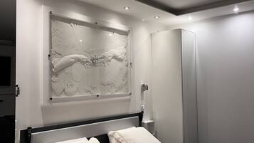 1 bedroom, in-room safe, iron/ironing board, free WiFi