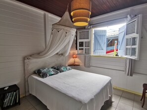 3 bedrooms, in-room safe, iron/ironing board, travel crib