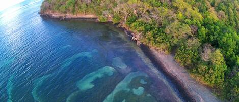 靠近海滩、沙滩毛巾