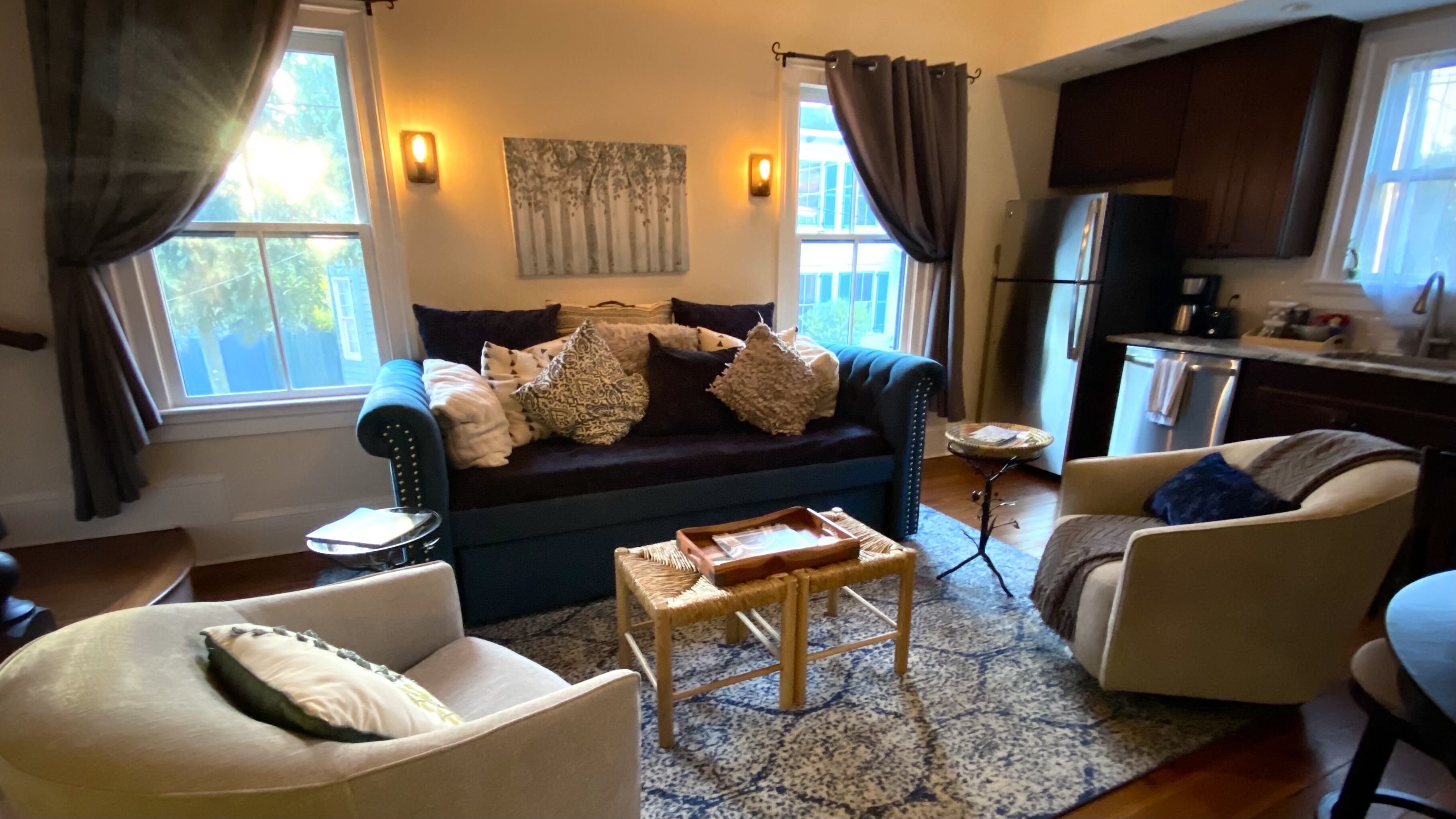 Cozy, upscale Savannah carriage house, walk to all!