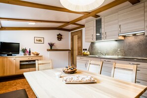 Fridge, microwave, stovetop, dishwasher - Ski and hiking adventure in the immediate vicinity, away from the crowds, yet close to the center (Selva Gardena - Wolkenstein in Gröden)