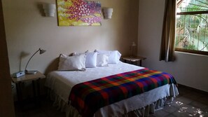 3 habitaciones, tabla de planchar con plancha, wifi y ropa de cama 