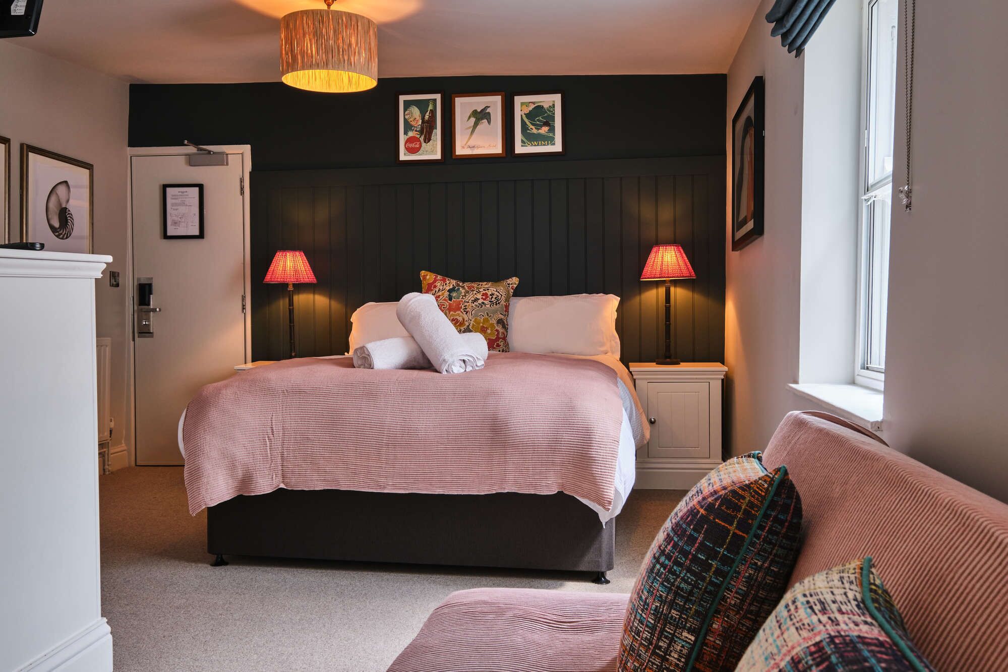 Iron/ironing board, free WiFi, bed sheets