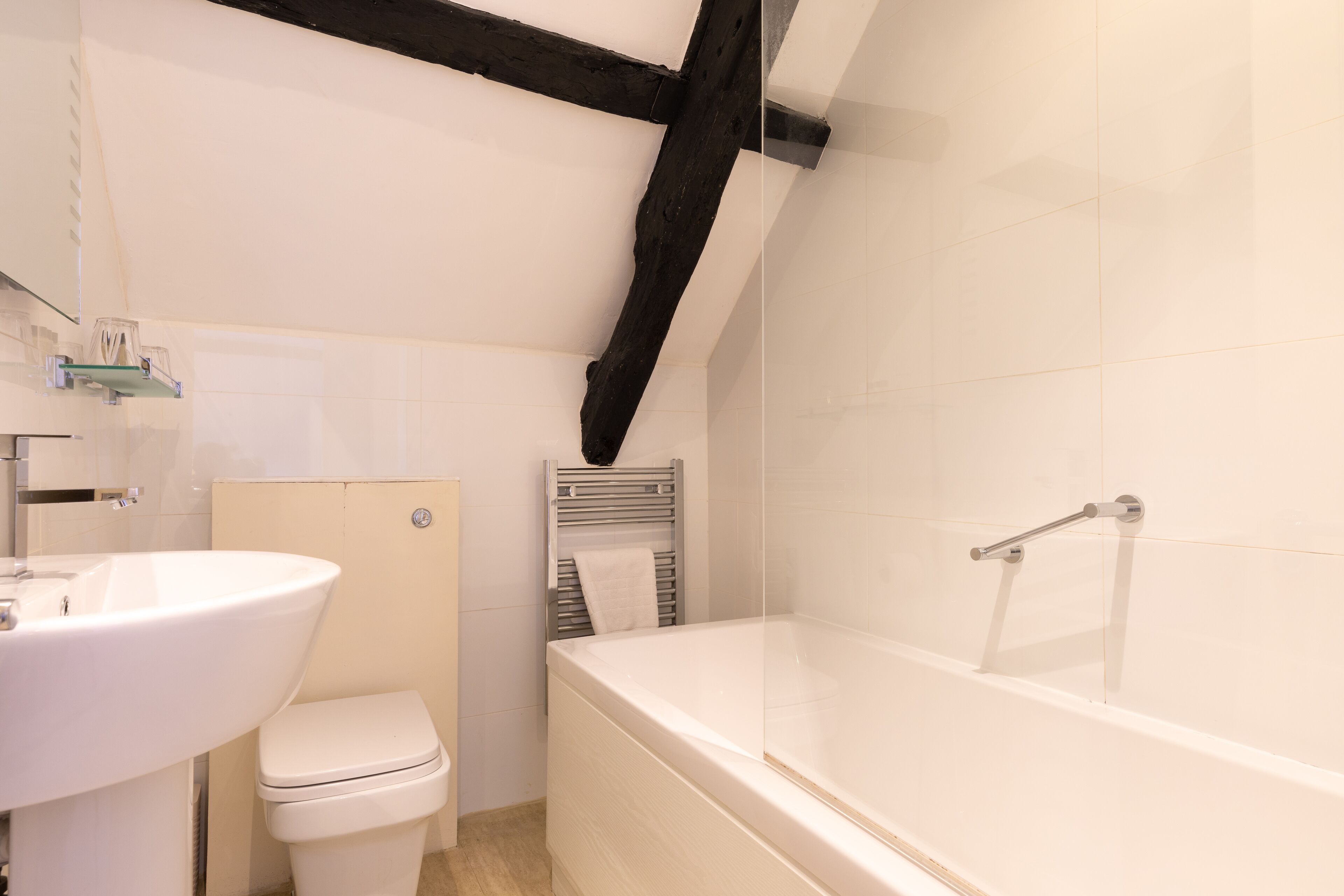 rainfall showerhead, free toiletries, hair dryer, towels