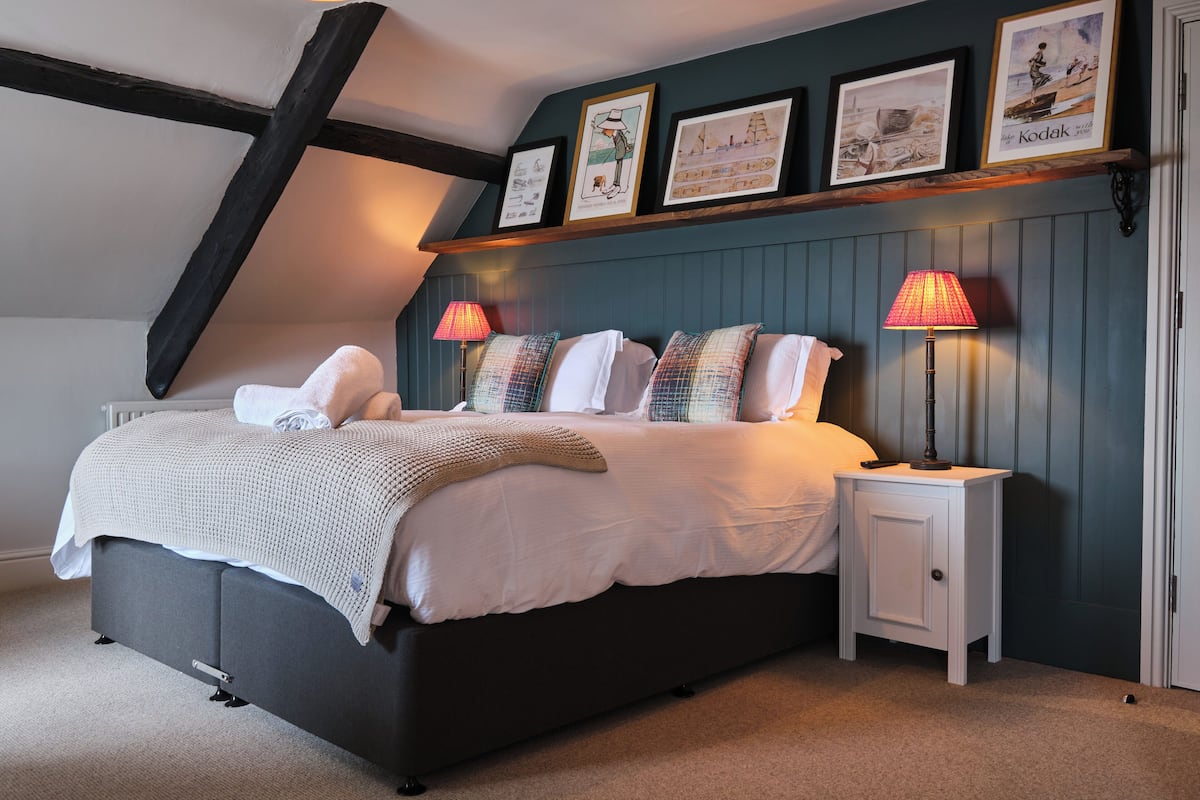 Superior Double Room | Iron/ironing board (on request), WiFi (free), bed sheets