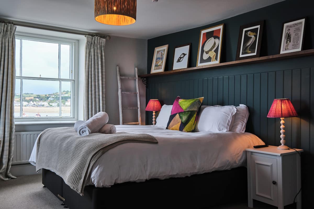 Deluxe Double Room | Iron/ironing board (on request), WiFi (free), bed sheets