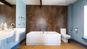 Regendusche, kostenlose Toilettenartikel, Haartrockner, Handtücher