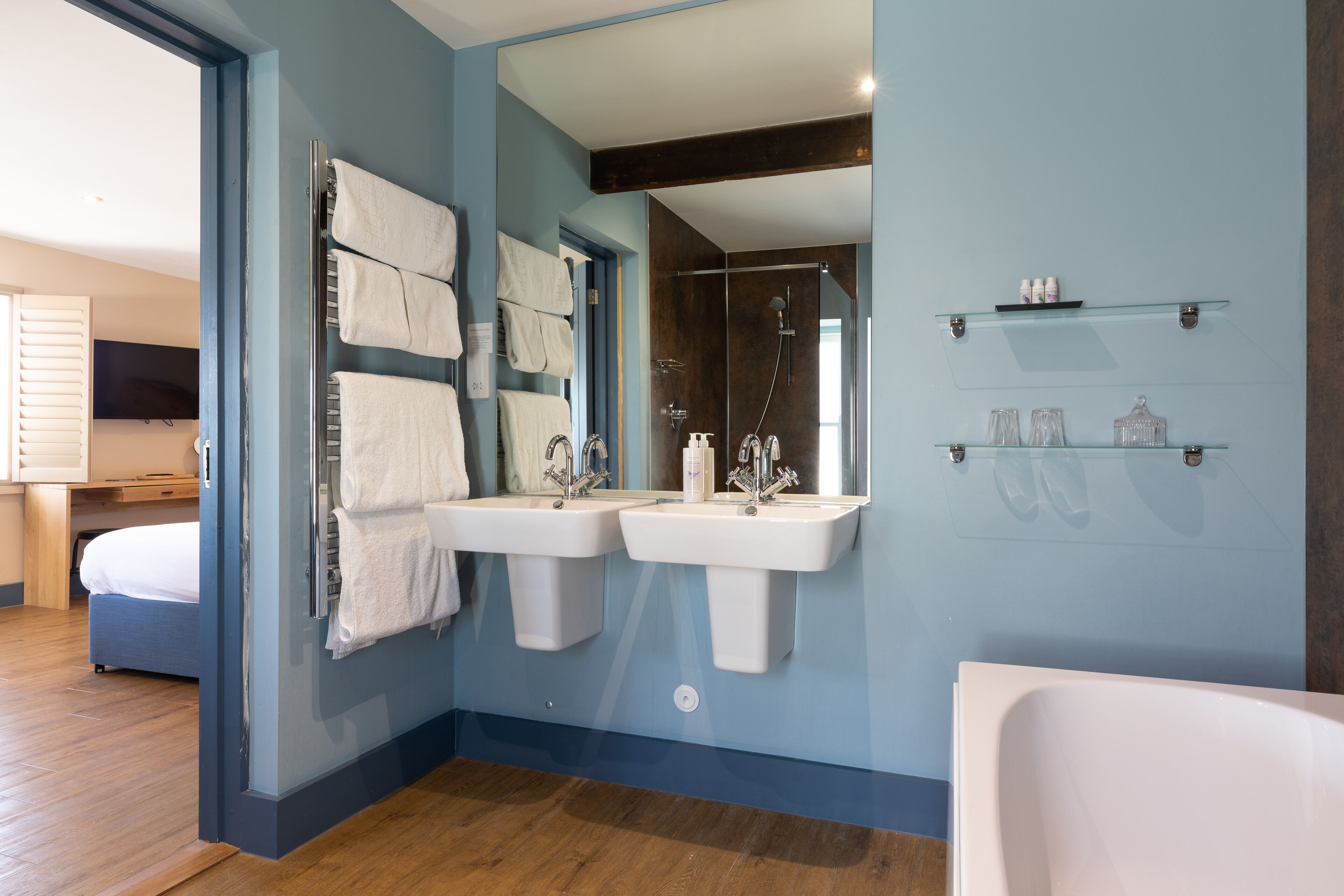 rainfall showerhead, free toiletries, hair dryer, towels