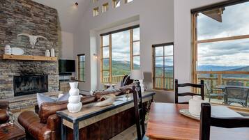 TV connectée, cheminée, jeux vidéo, lecteur de DVD