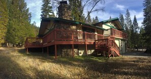 Exterior - Stay Inside Yosemite National Park! No separate park reservation required. (Yosemite National Park)