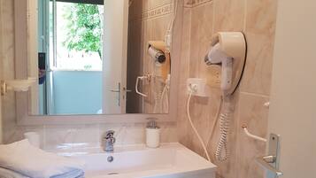 淋浴設備、風筒、提供毛巾、番梘