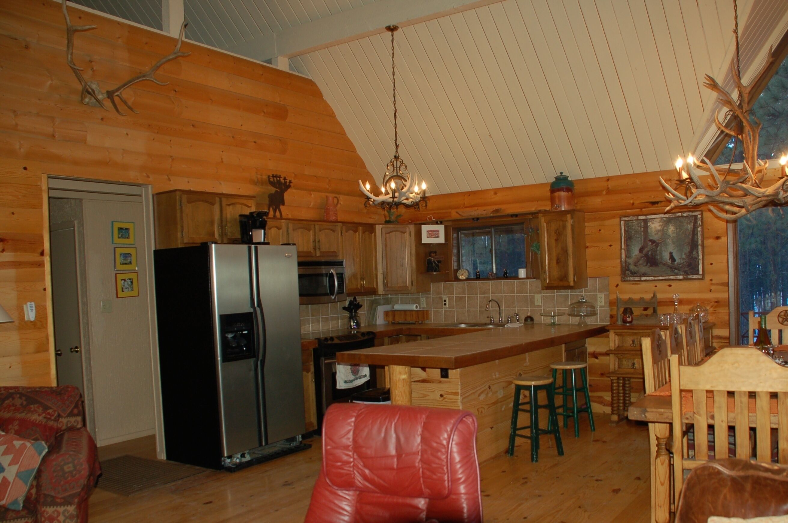 Picturesque Mountain Cabin - Sleeps 8