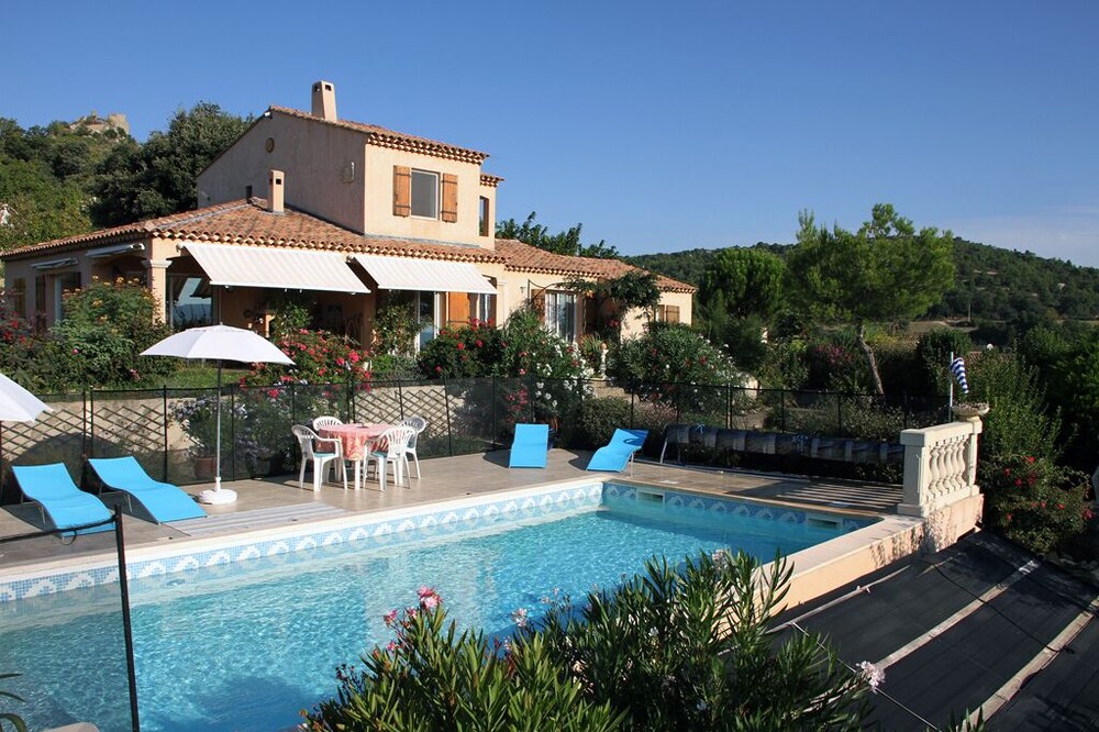 In a farmhouse with pool on the upland of a Provencal village