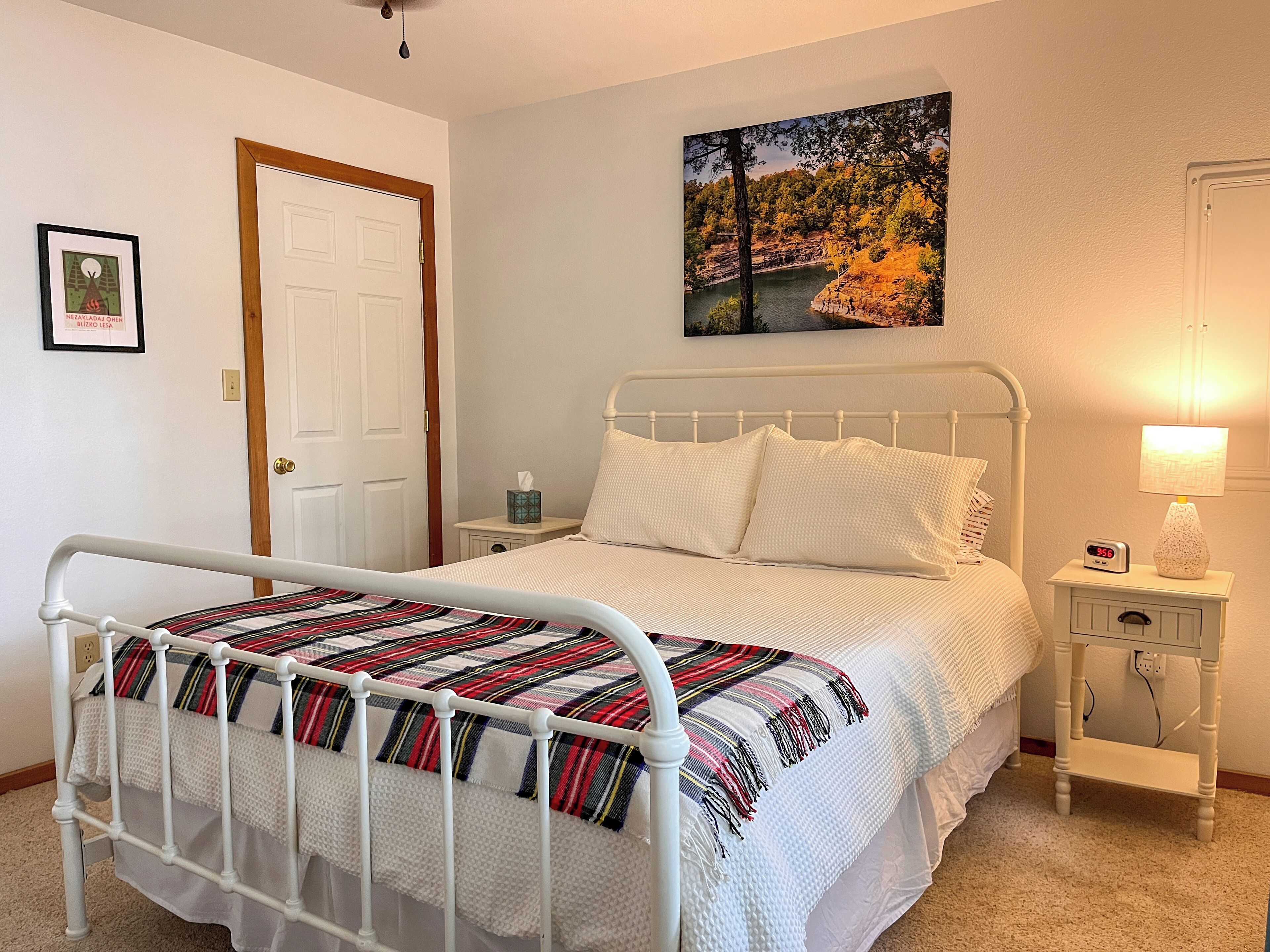 Maggie May Nostalgic Cabin @ Tenkiller - 2 minutes to boat ramp & state park!