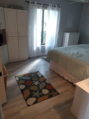 2 bedrooms, desk, iron/ironing board, free WiFi