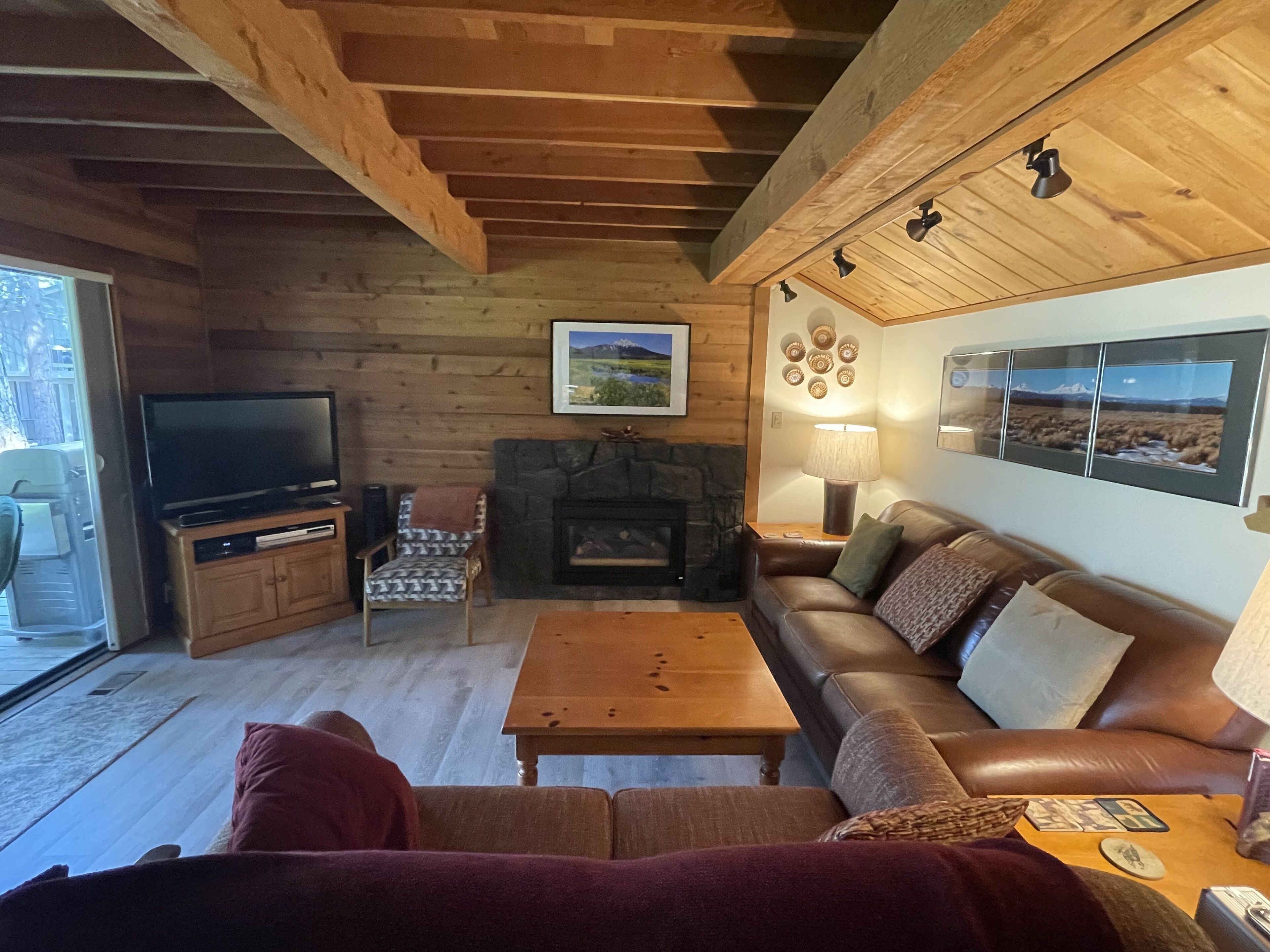 Cozy Ranch Cabin, 6 SHARC Passes-- unlimited entry, Free WiFi, Air Conditioning