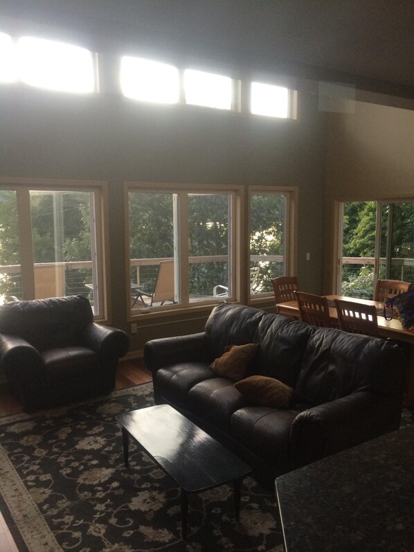 Fernseher, Tischtennisplatte