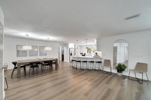 Dining - Minutes to Gulf Beaches | Seasonal FREE Pool Heat | Renovated (Seminole)