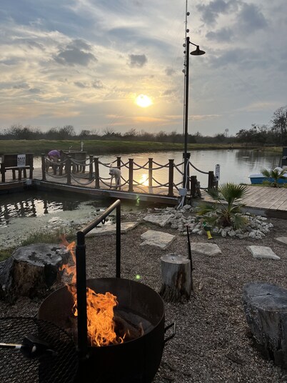 Escape to Giddings - Charming 2-Bedroom Vacation Home