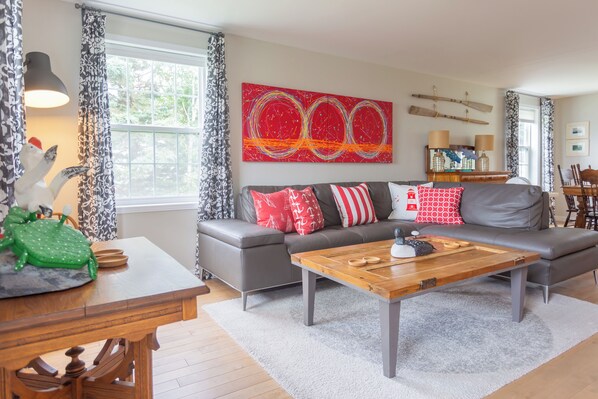 Fernseher, Kamin, DVD-Player, Stereoanlage