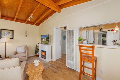 Views, Ocean/Mountain, Hot Tub, AC, Walk to Mesa Village, Gated Yard