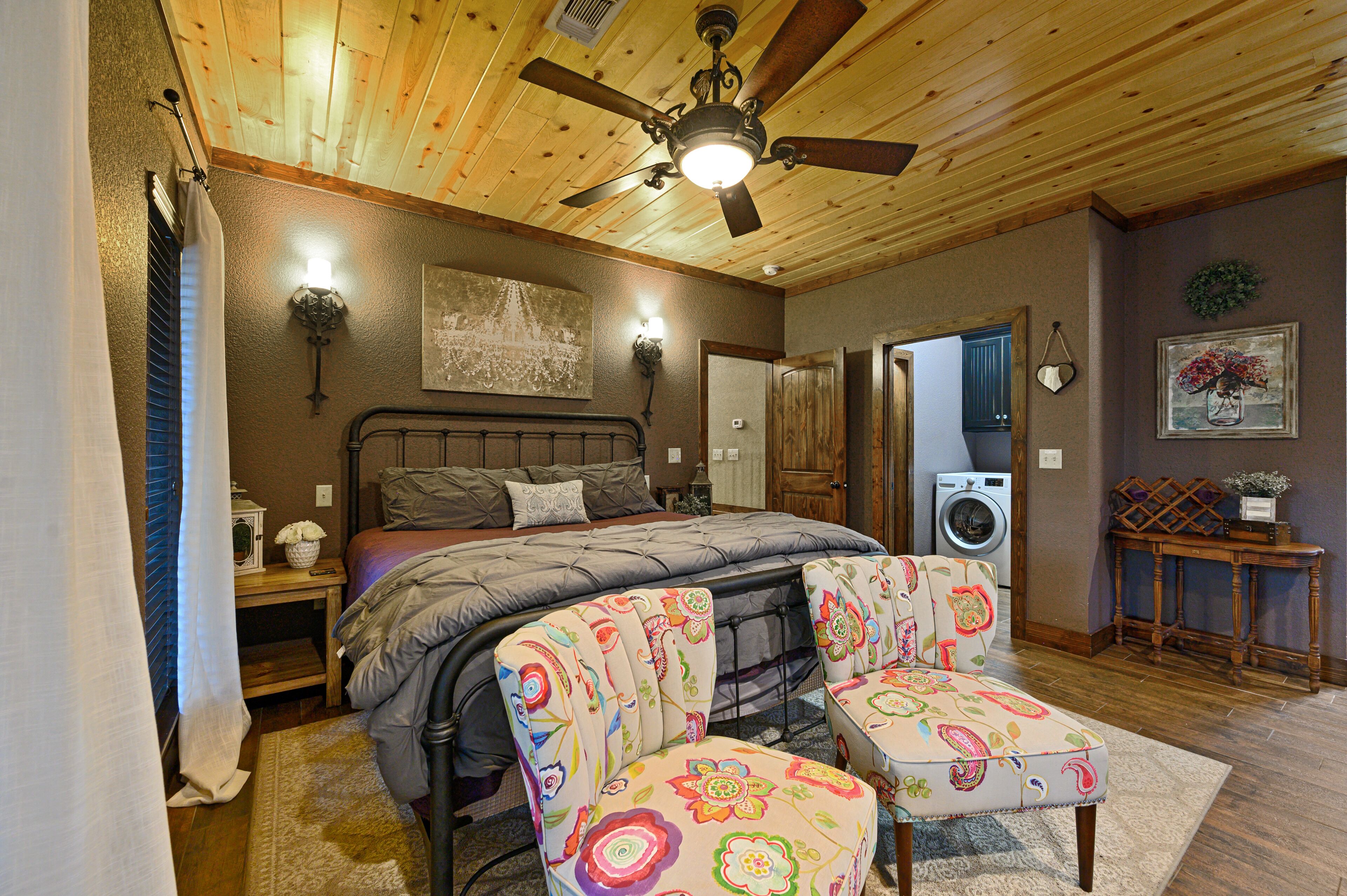 PS I Love You- Luxury Romantic Cabin- w/ Hot Tub Near Beavers Bend State Park