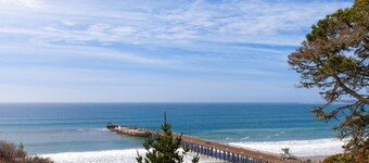 Remodeled Beach House w/Roof Top & Deck Ocean View