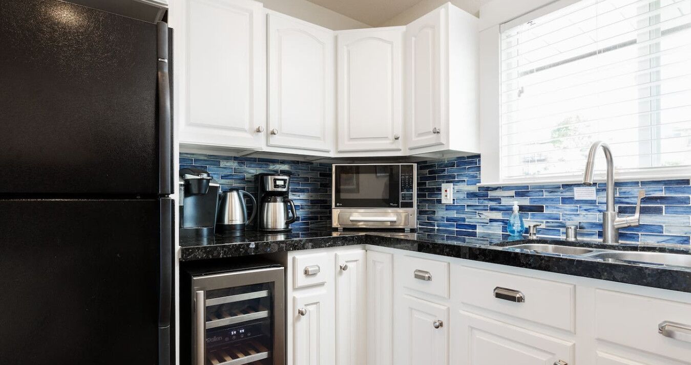 ثلاجة، ميكروويف، فرن، موقد طهي مسطح