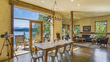 Smart TV, fireplace, DVD player, table tennis