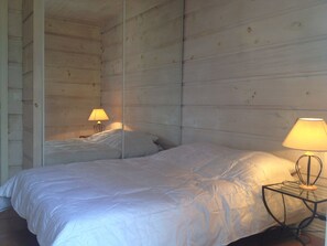 3 dormitorios, tabla de planchar con plancha, wifi gratis y ropa de cama