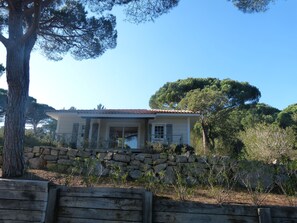 Exterior - Wooden house with garden 7 km from St Tropez 6 people / 3 bedrooms near beaches (Gassin)