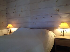 3 bedrooms, iron/ironing board, free WiFi, bed sheets - Wooden house with garden 7 km from St Tropez 6 people / 3 bedrooms near beaches (Gassin)