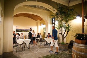 Outdoor dining - Osteria Senza Fretta Affittacamere (Cuneo)