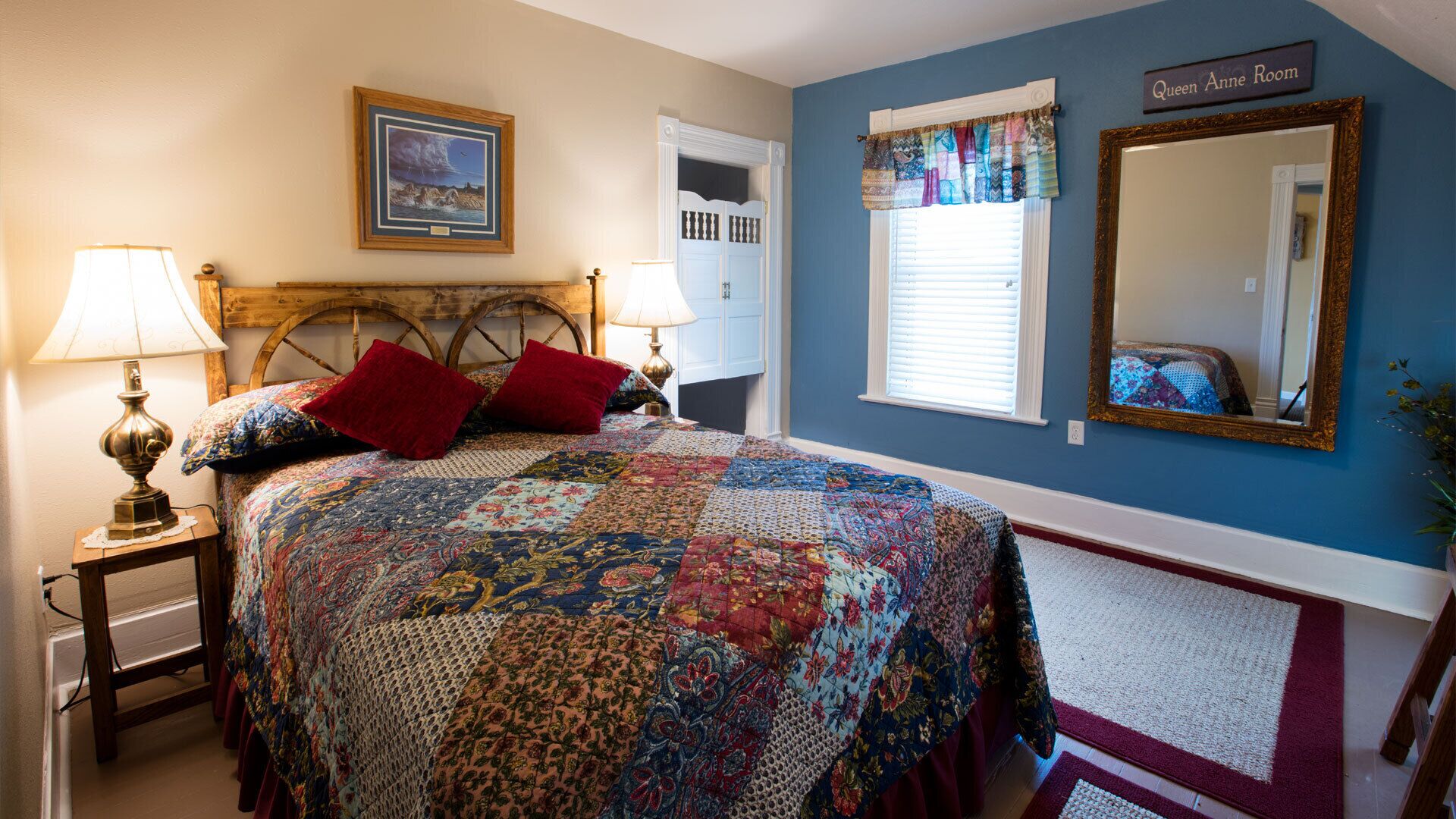 6 Schlafzimmer, Schreibtisch, Bügeleisen/Bügelbrett, Reisekinderbett