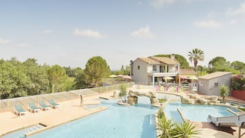 Piscine couverte, piscine extérieure (ouverte en saison)