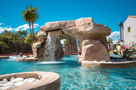 Fachada. Cybeles Vacances Camping Les Albères