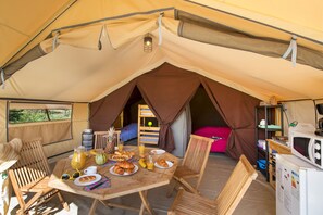 Tienda, baño compartido (Natura) | Zona de estar | Una mesa de tenis de mesa