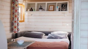 Traditional Chalet (2 persons) | WiFi, bed sheets - Cybeles Vacances Camping Les Albères (Laroque-des-Alberes)