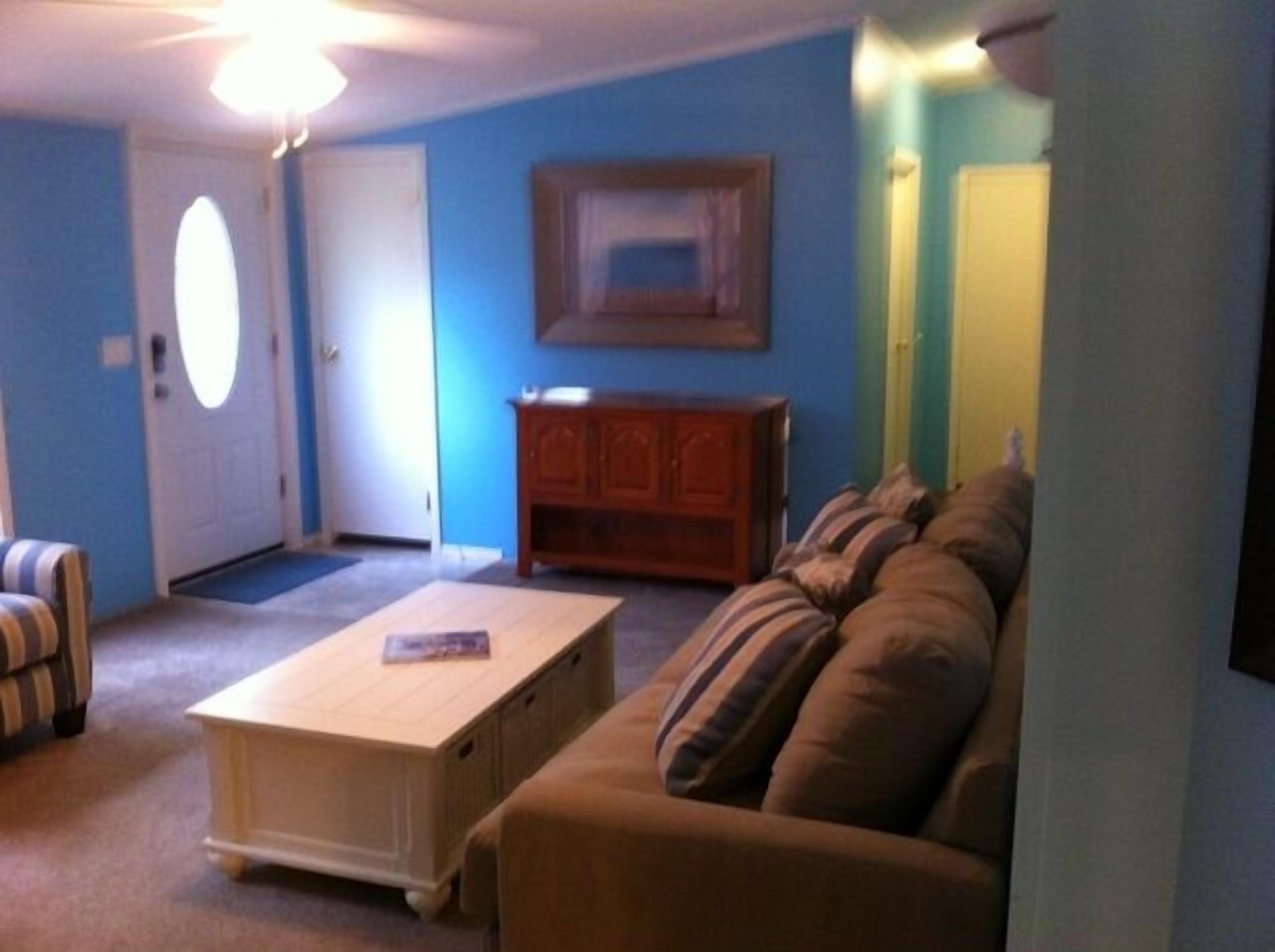 Minutes from the Beach, Shopping, Restaurants and Night Life.