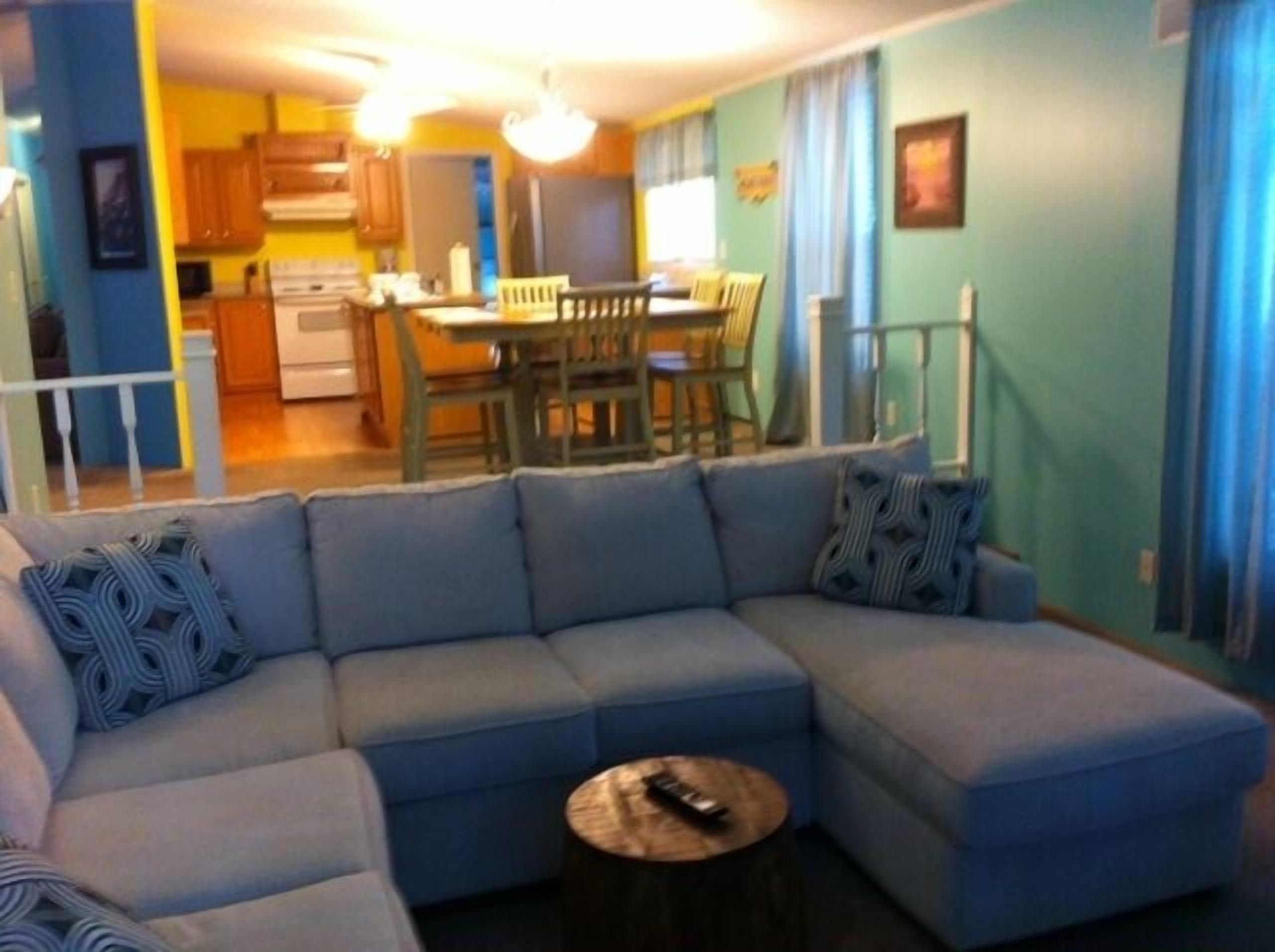 Minutes from the Beach, Shopping, Restaurants and Night Life.